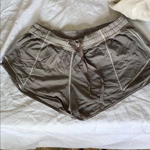 Lululemon hotty hot short 2.5”
